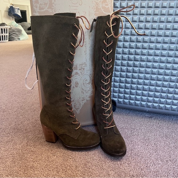 Olive green suede lace up knee boot size 7.5 Boho hippie chic wood heel - Picture 3 of 6